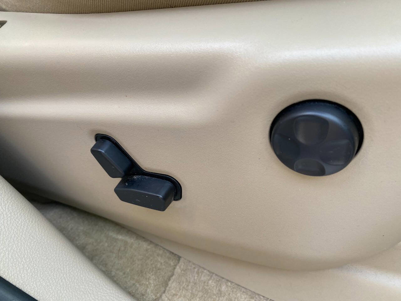 Used 2017 Jeep Grand Cherokee Overland image 68