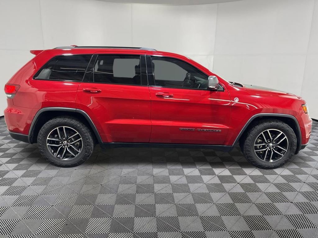 Used 2018 Jeep Grand Cherokee Trailhawk w/ Trailhawk Luxury Group AWD/4WD image 8
