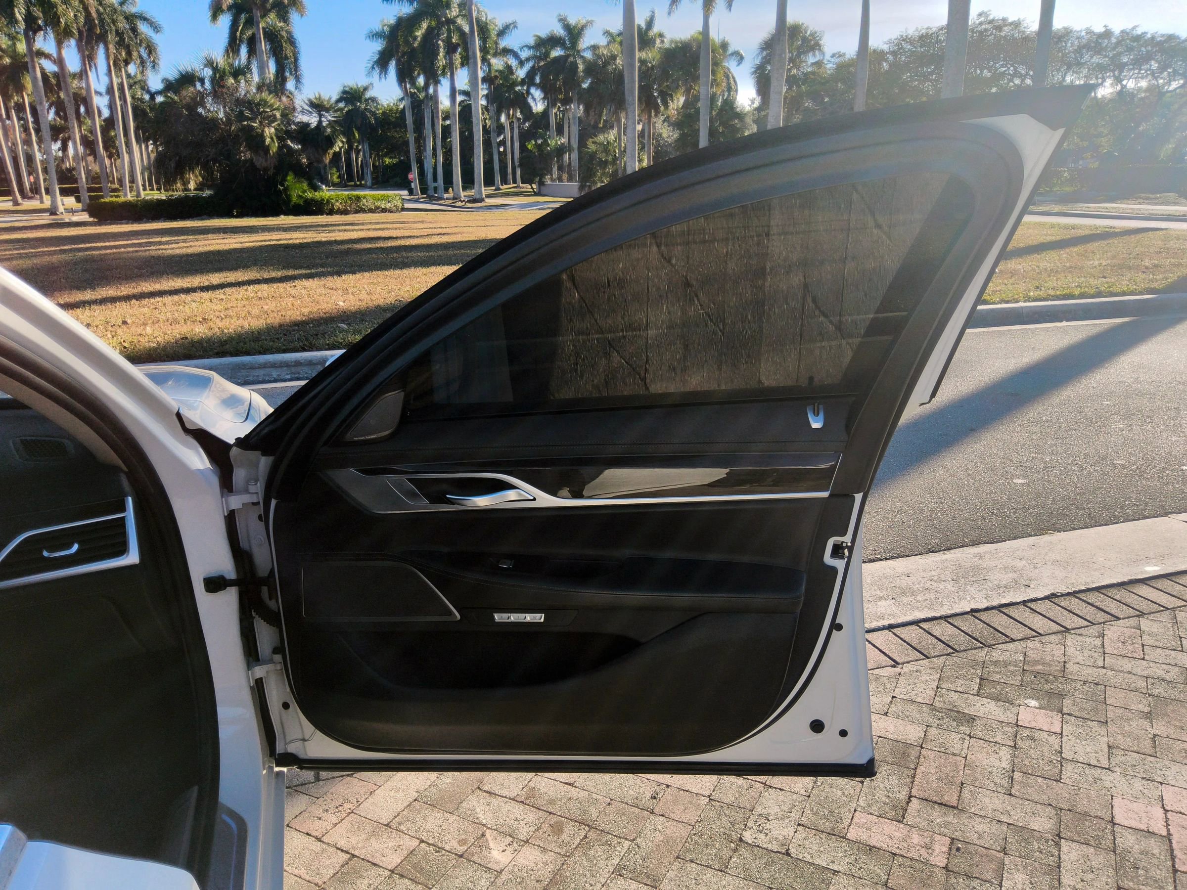 Used 2018 BMW 750i xDrive image 35