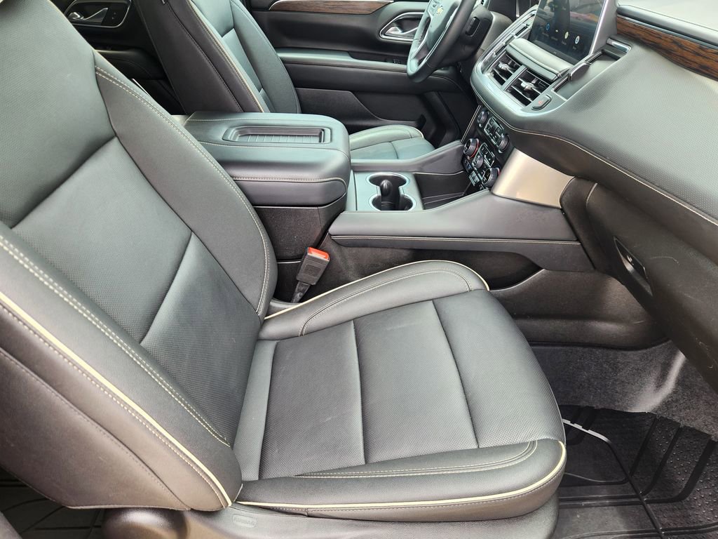 Used 2024 Chevrolet Suburban Premier w/ Premium Package 2 AWD/4WD image 13