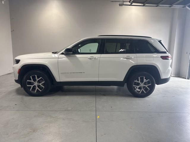 Used 2024 Jeep Grand Cherokee Limited image 10