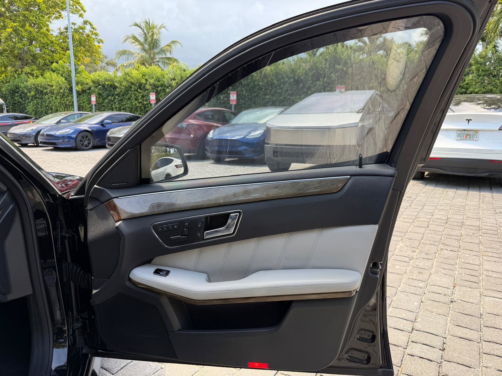 Used 2010 Mercedes-Benz E 550 Sedan image 39
