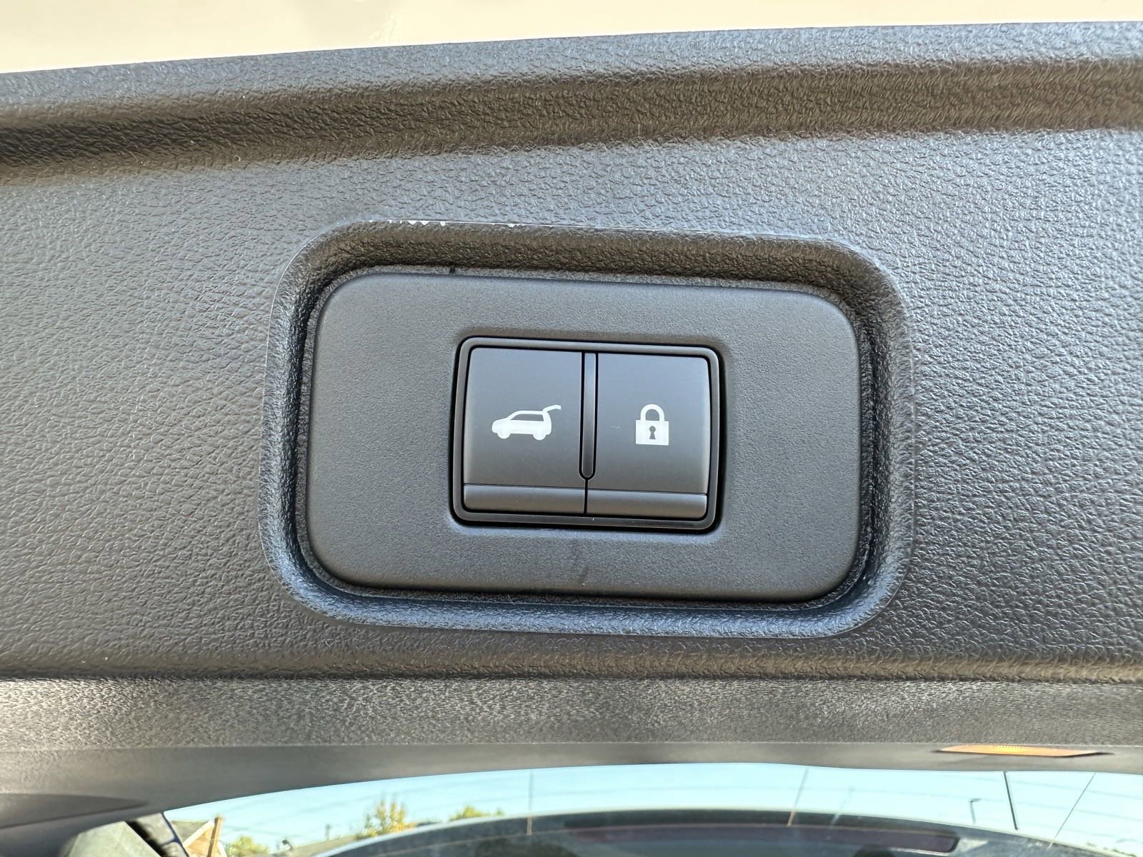 New 2025 Nissan Pathfinder Platinum w/ Black Appearance Package image 40