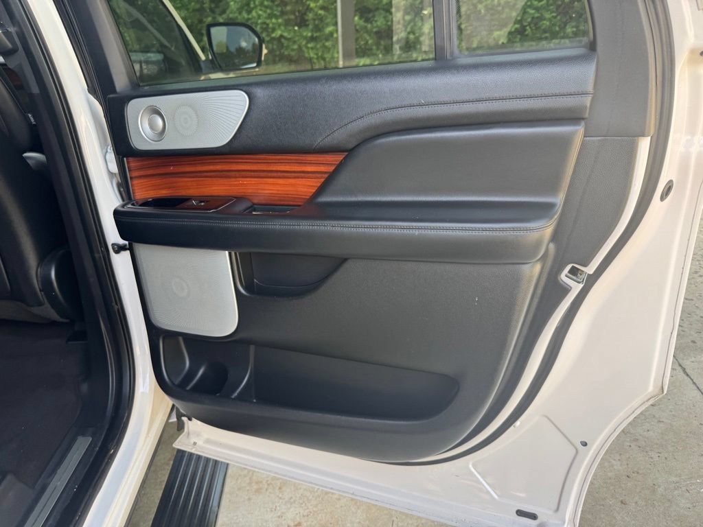 Used 2018 Lincoln Navigator L Reserve w/ Technology Package AWD/4WD image 31
