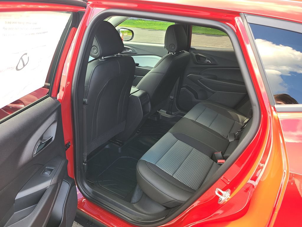 New 2026 Chevrolet Trax LT w/ Midnight Edition FWD image 18