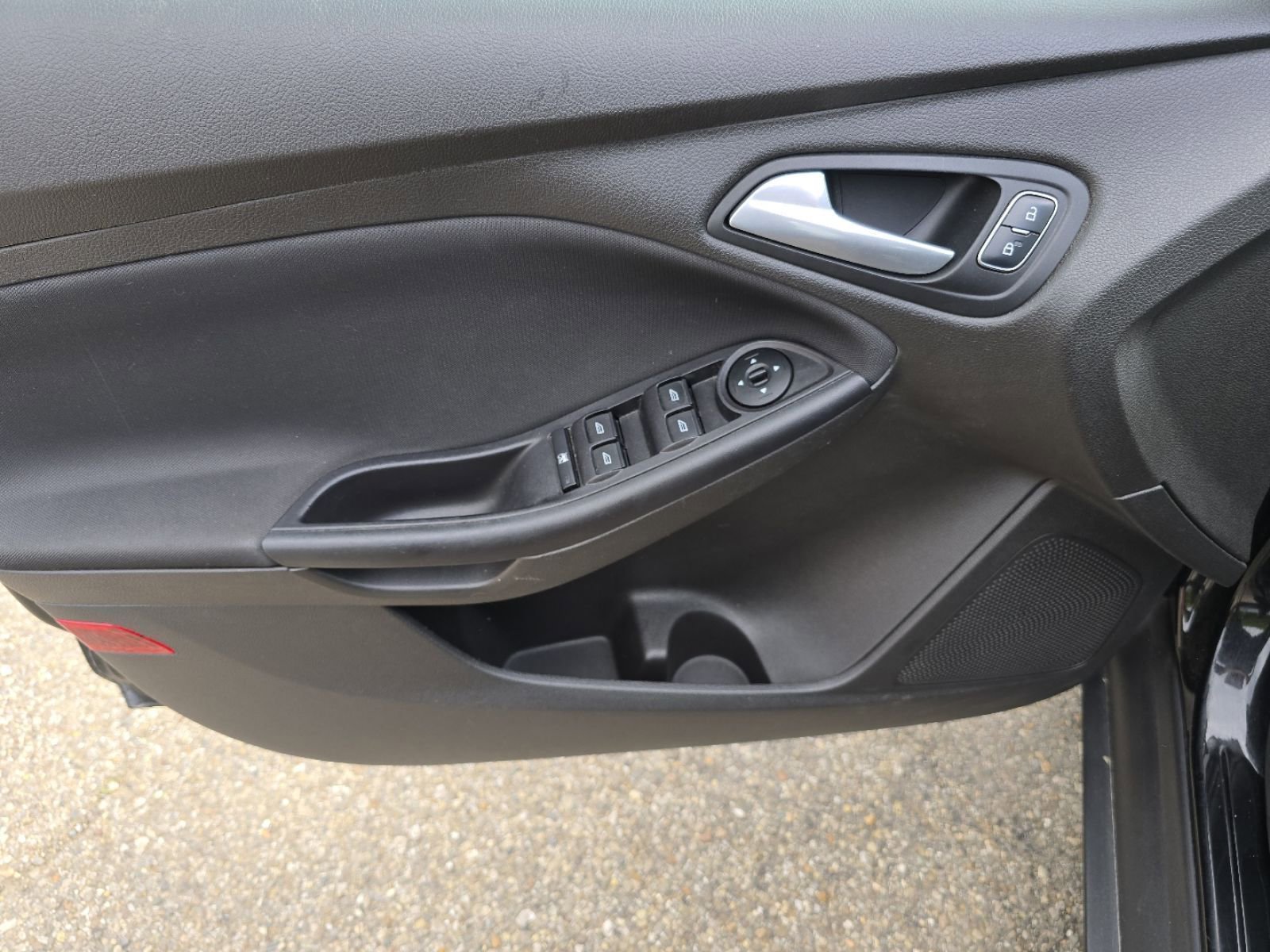 Used 2016 Ford Focus SE FWD image 22