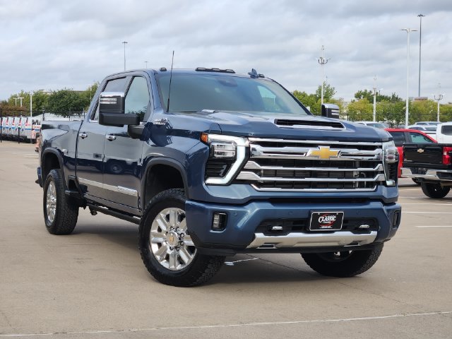 Used 2025 Chevrolet Silverado 2500 High Country w/ Technology Package AWD/4WD image 2