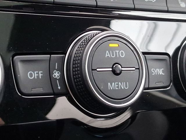 Used 2022 Volkswagen Taos SEL w/ Panoramic Sunroof Package AWD/4WD image 26