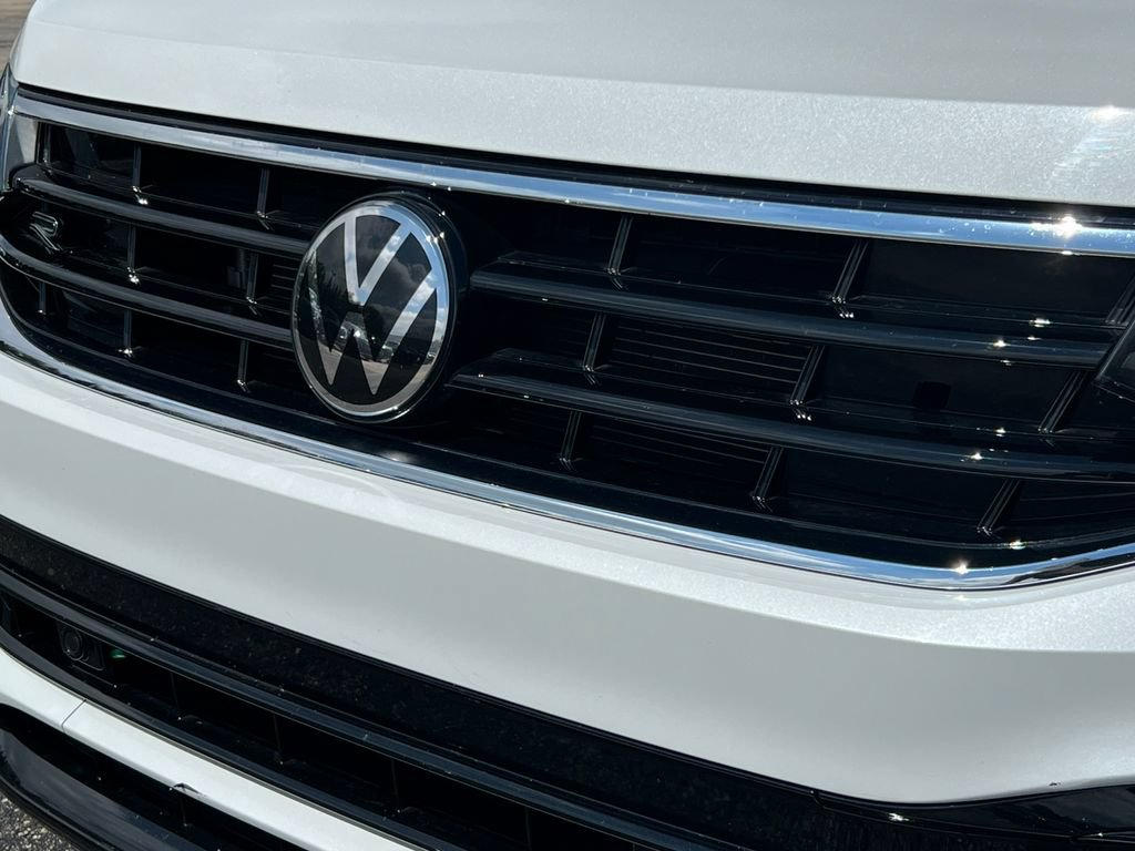 Used 2023 Volkswagen Tiguan SE R-Line AWD/4WD image 32