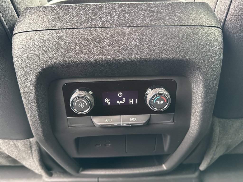 Certified 2025 Chevrolet Traverse Z71 w/ LPO, Floor Liner Package image 18