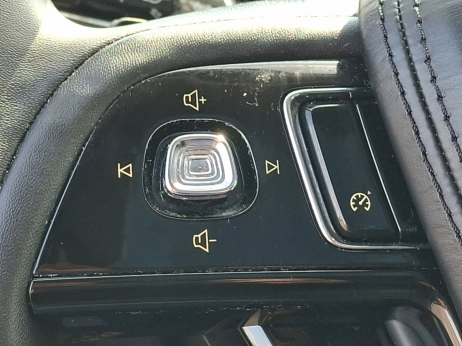 Used 2023 Lincoln Aviator Standard w/ Premium Package image 23