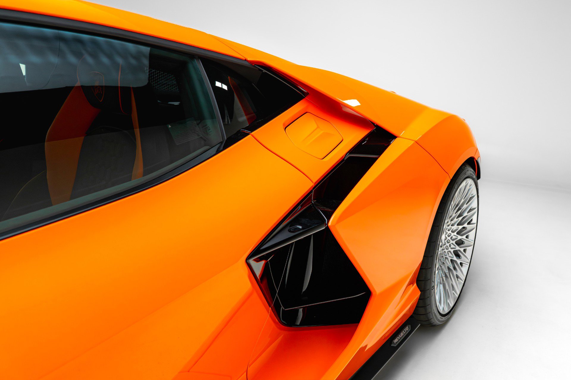 Used 2024 Lamborghini Revuelto AWD/4WD image 30