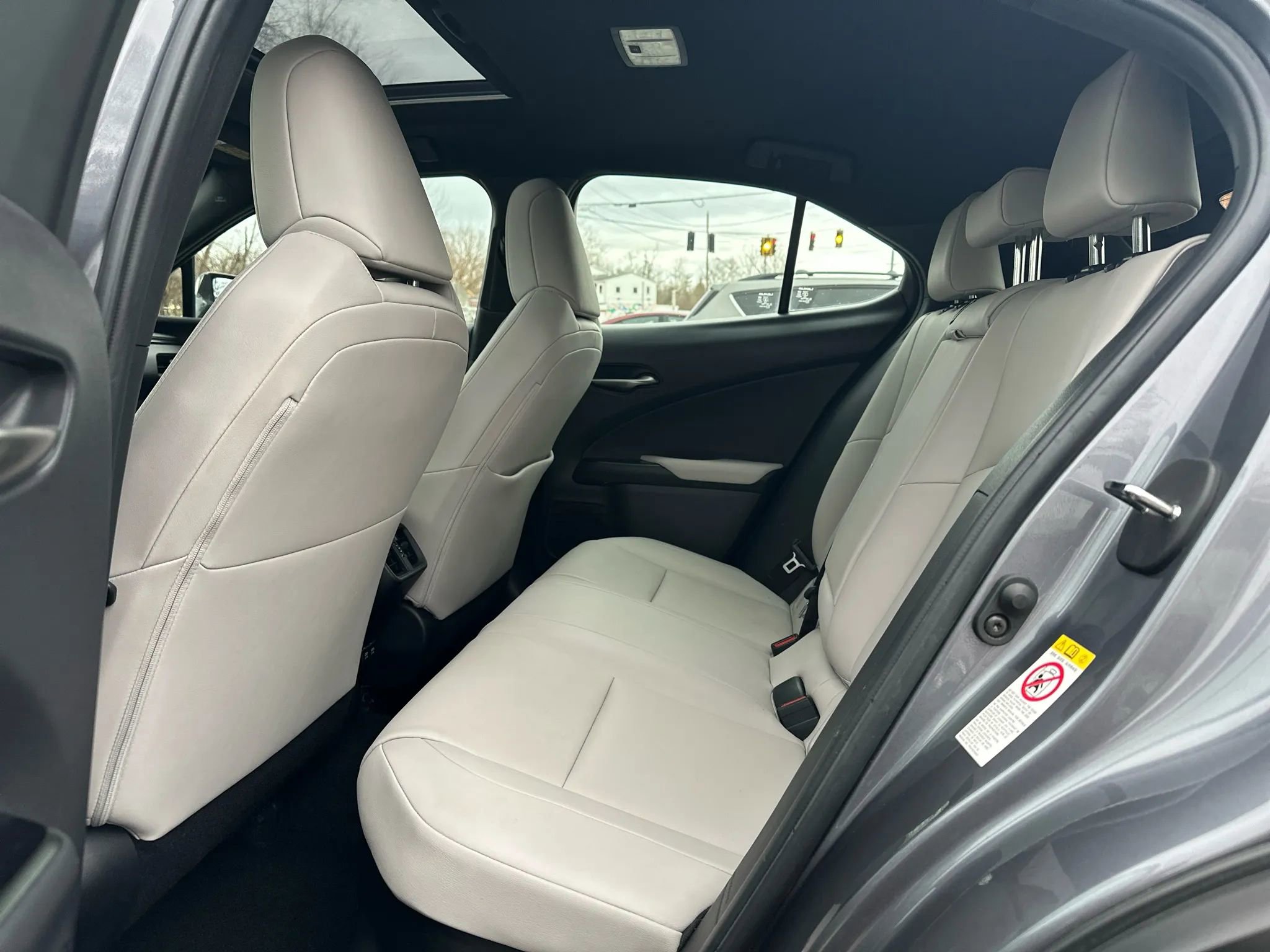 Used 2019 Lexus UX 250h 250h Luxury Sport Utility 4D image 32