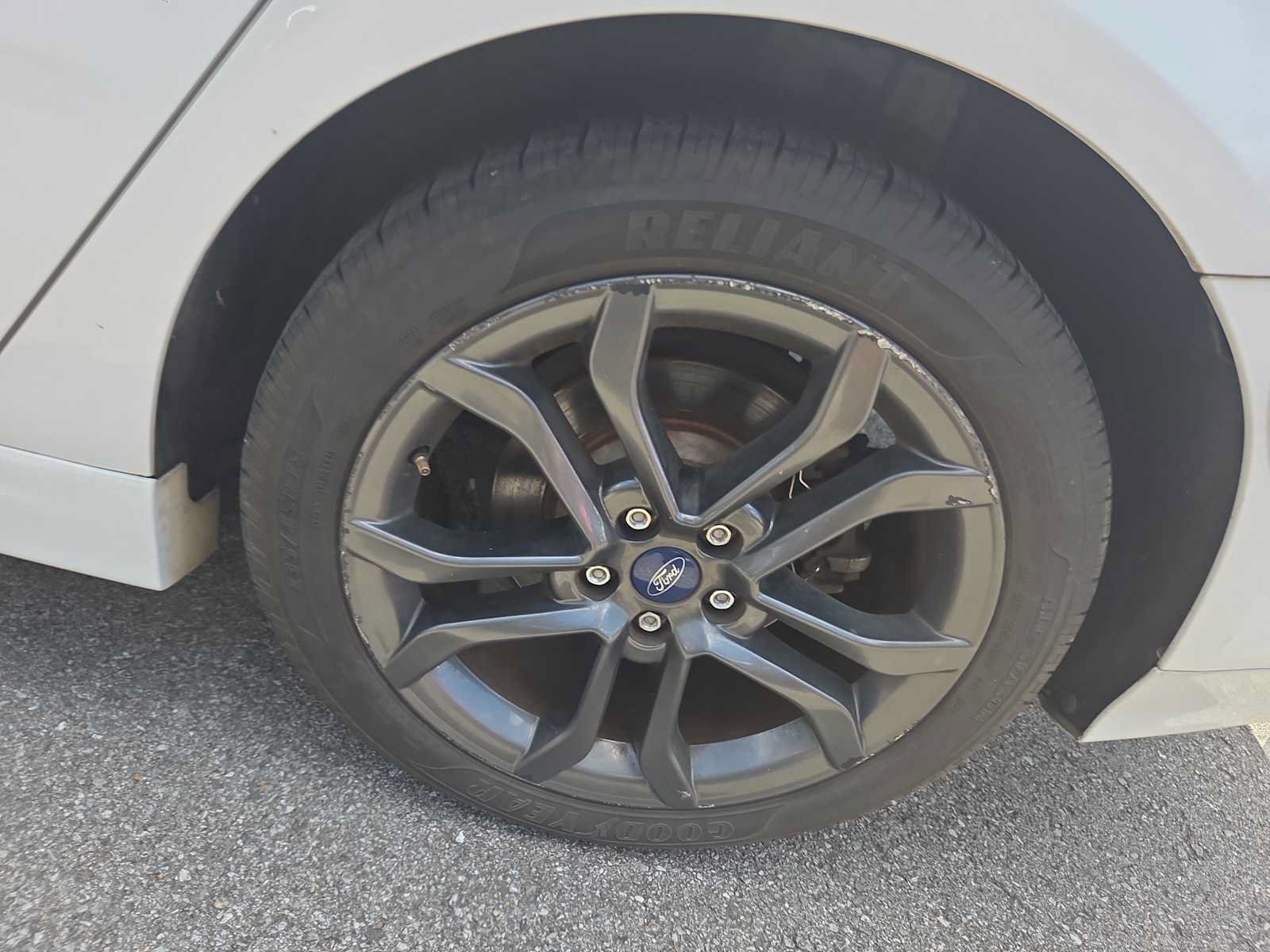 Used 2018 Ford Fusion SE w/ Equipment Group 201A FWD image 8