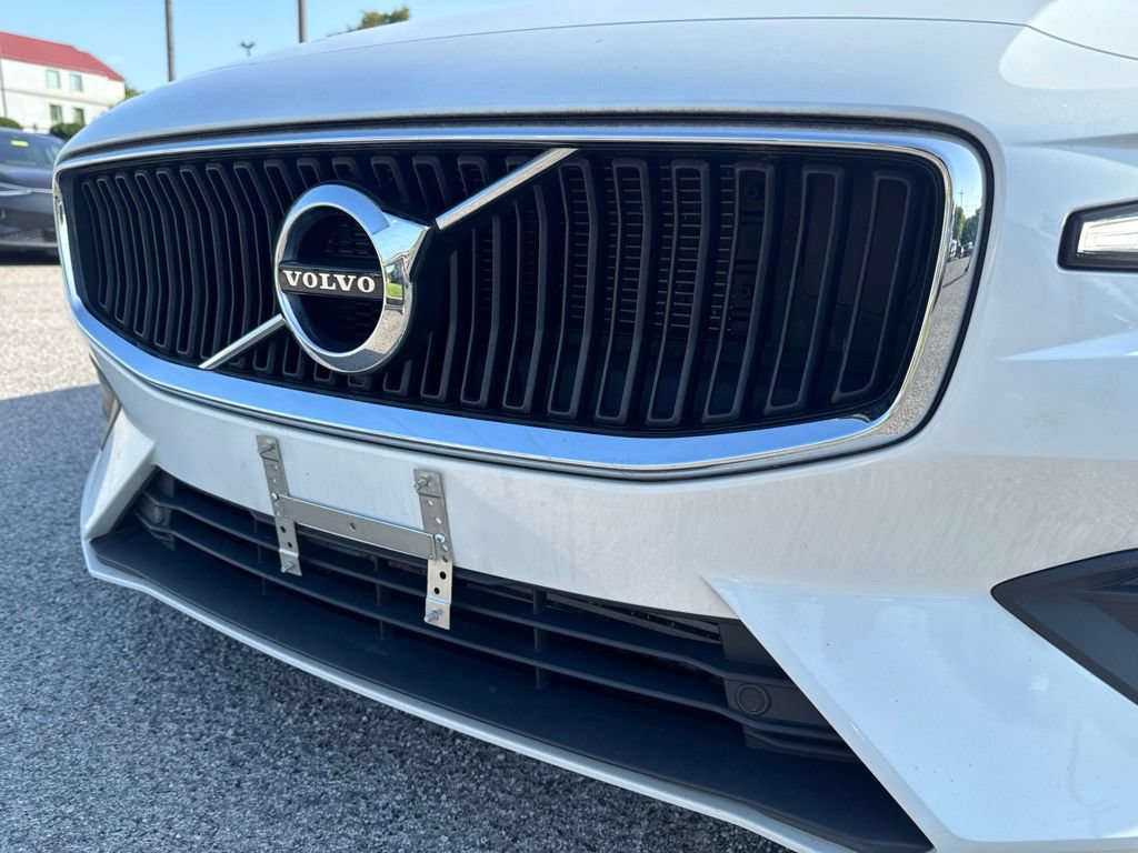 Used 2021 Volvo S60 T5 Momentum w/ Premium Package FWD image 8