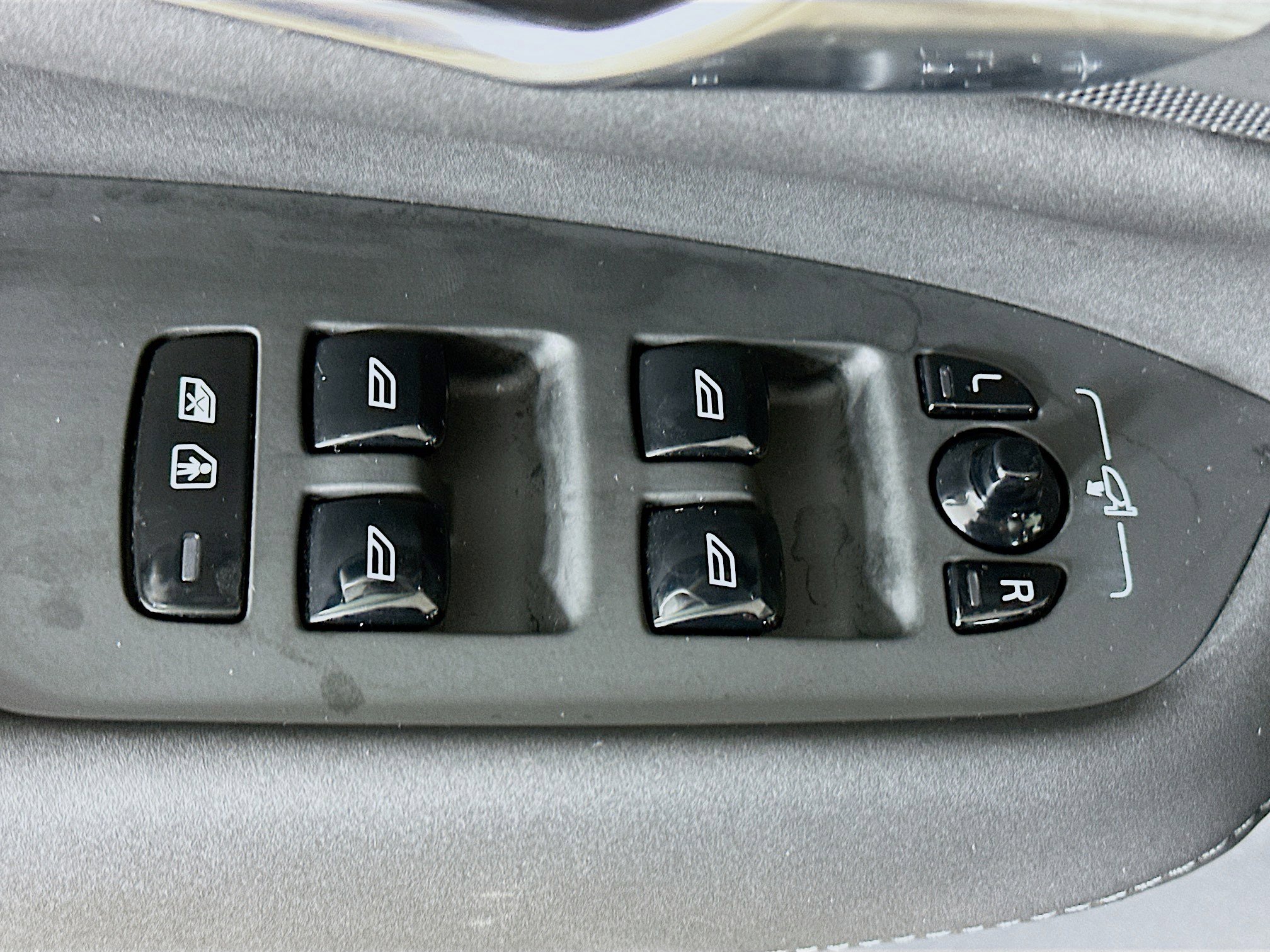 Used 2025 Volvo XC90 B5 Plus image 15