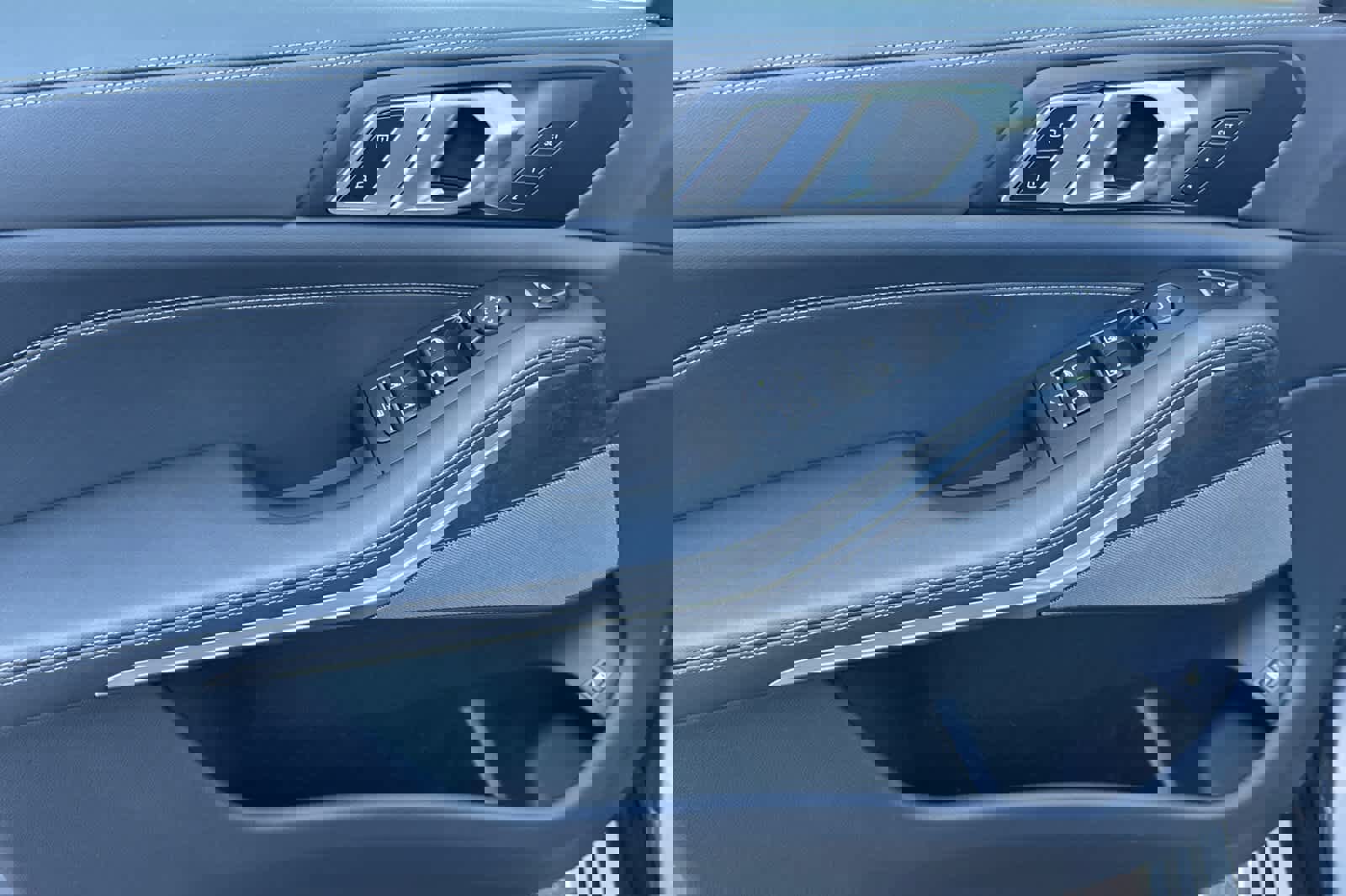 Used 2025 BMW X5 xDrive50e w/ Premium Package image 12