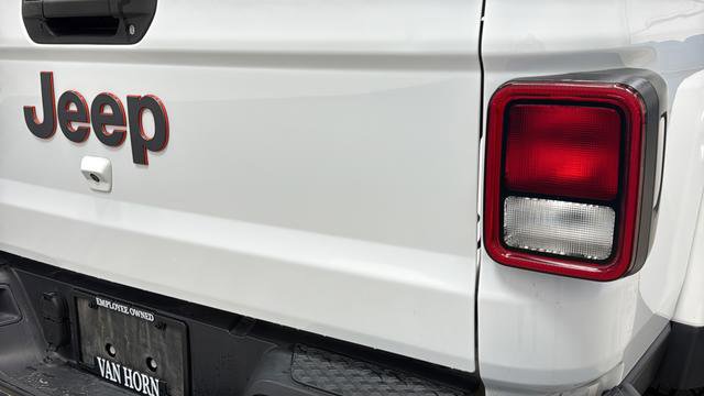 Used 2021 Jeep Gladiator Mojave w/ Trailer Tow Package AWD/4WD image 36