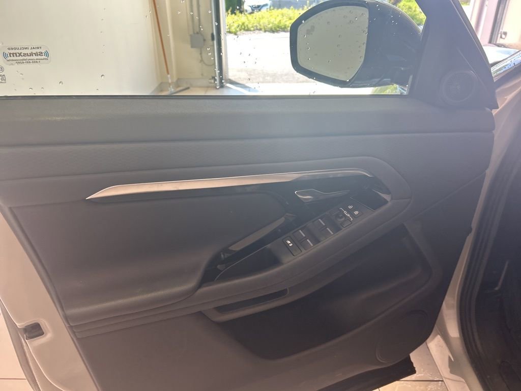 Used 2023 Land Rover Range Rover Evoque S image 3