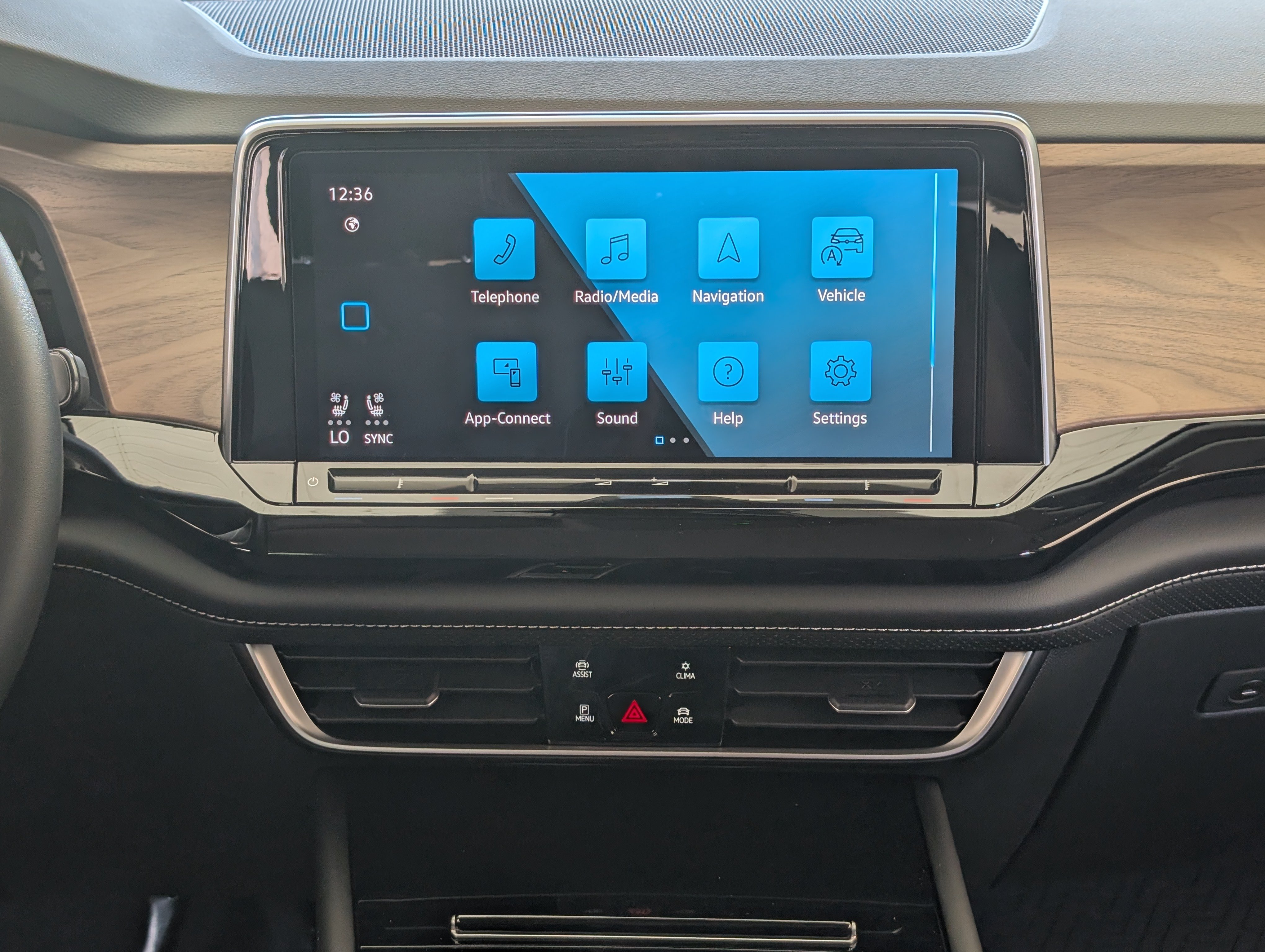 Used 2025 Volkswagen Atlas SE FWD image 28