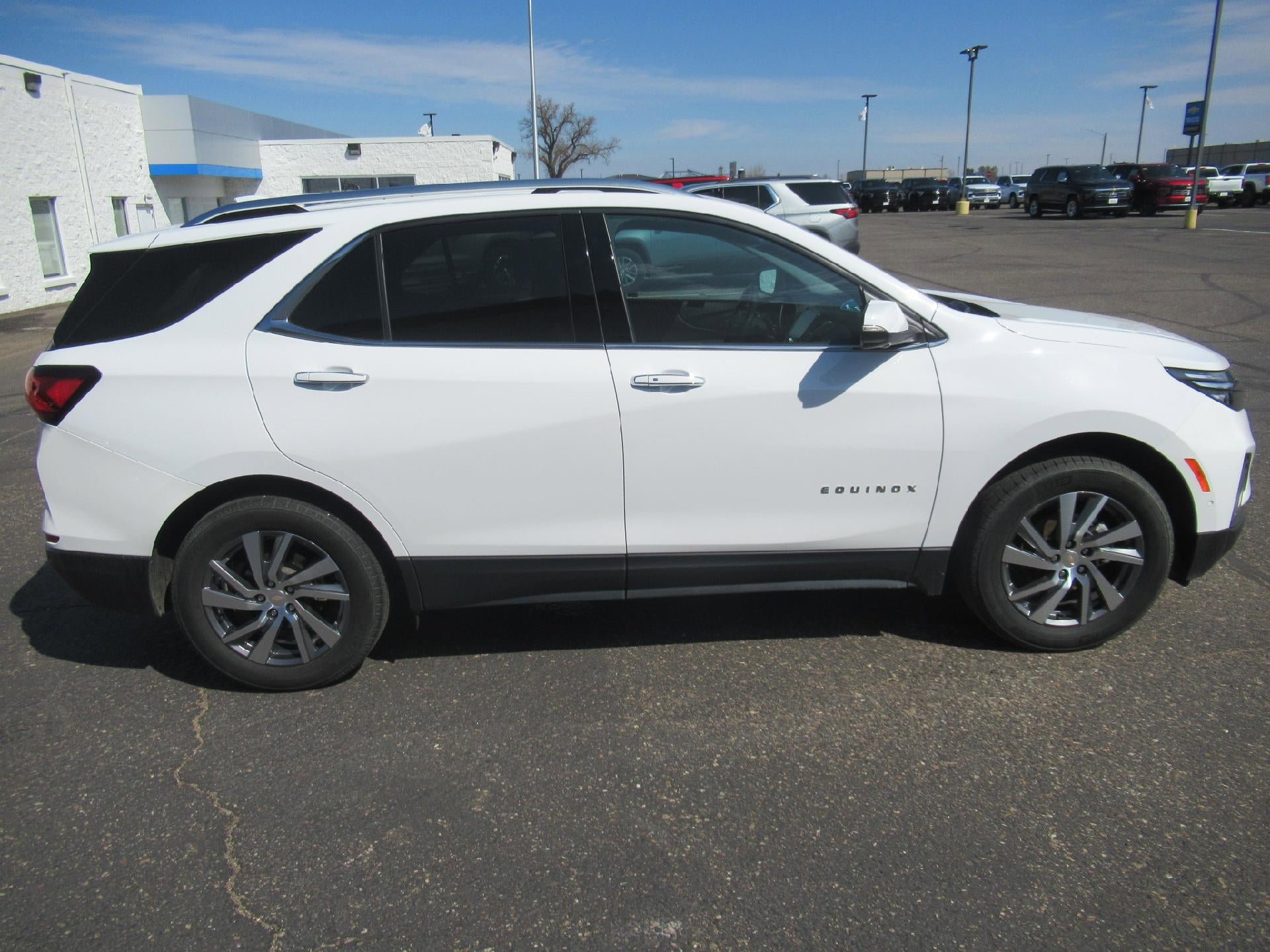 Certified 2023 Chevrolet Equinox Premier AWD/4WD image 4