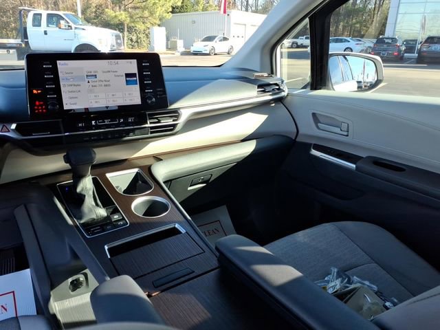 Used 2023 Toyota Sienna LE image 11