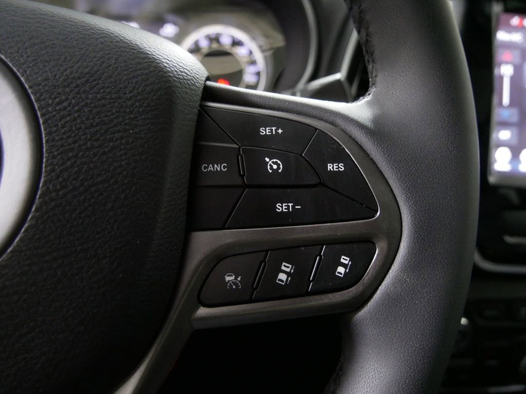 Used 2022 Jeep Cherokee Limited image 23