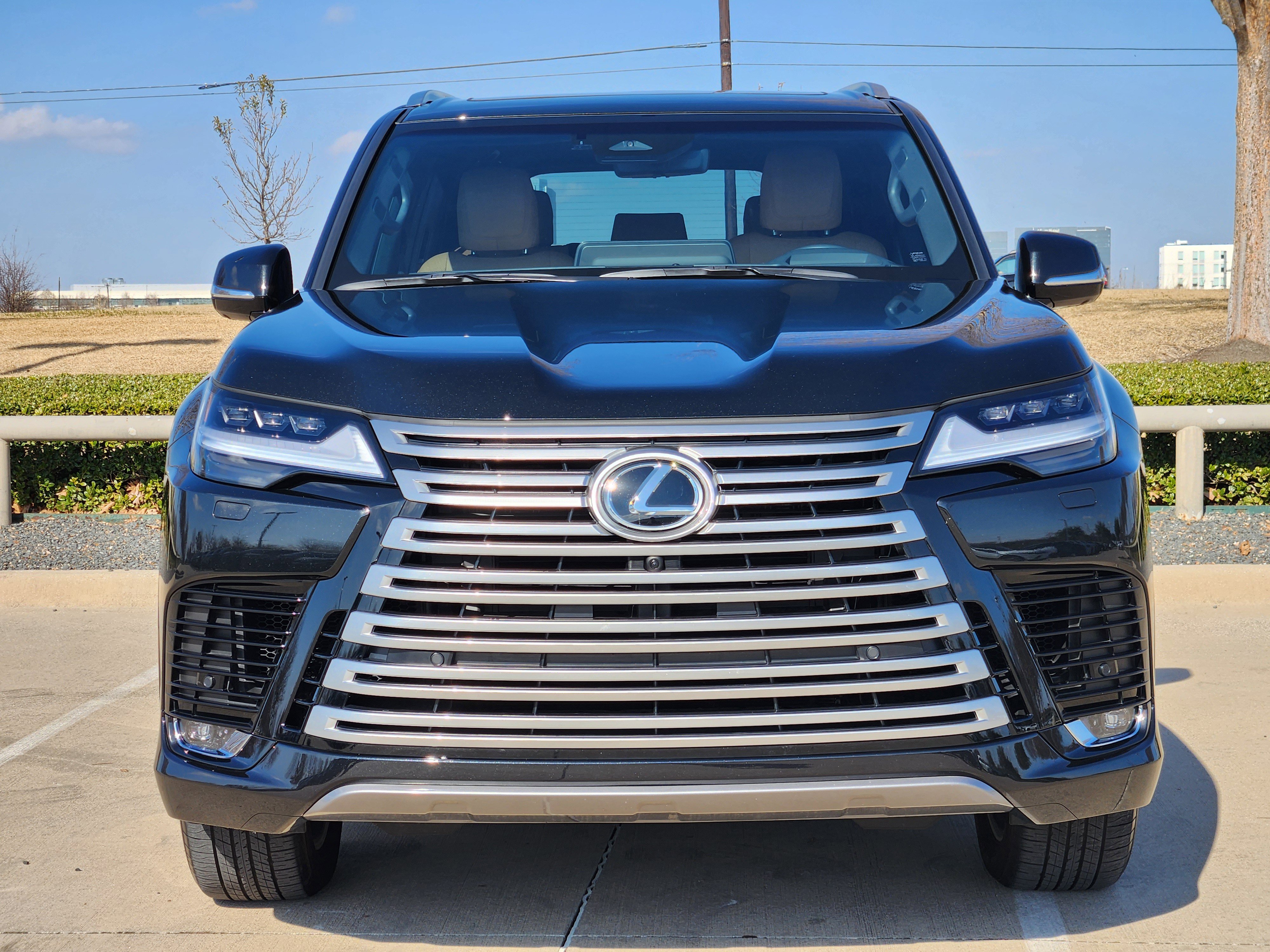 Used 2025 Lexus LX 600 4WD w/ Luxury Package image 8