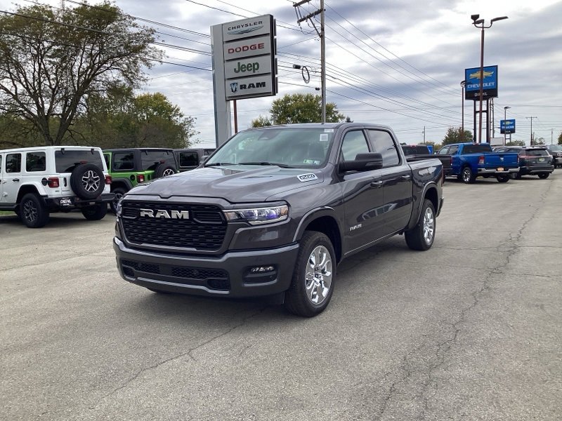 New 2026 RAM 1500 4x4 Crew Cab image 3