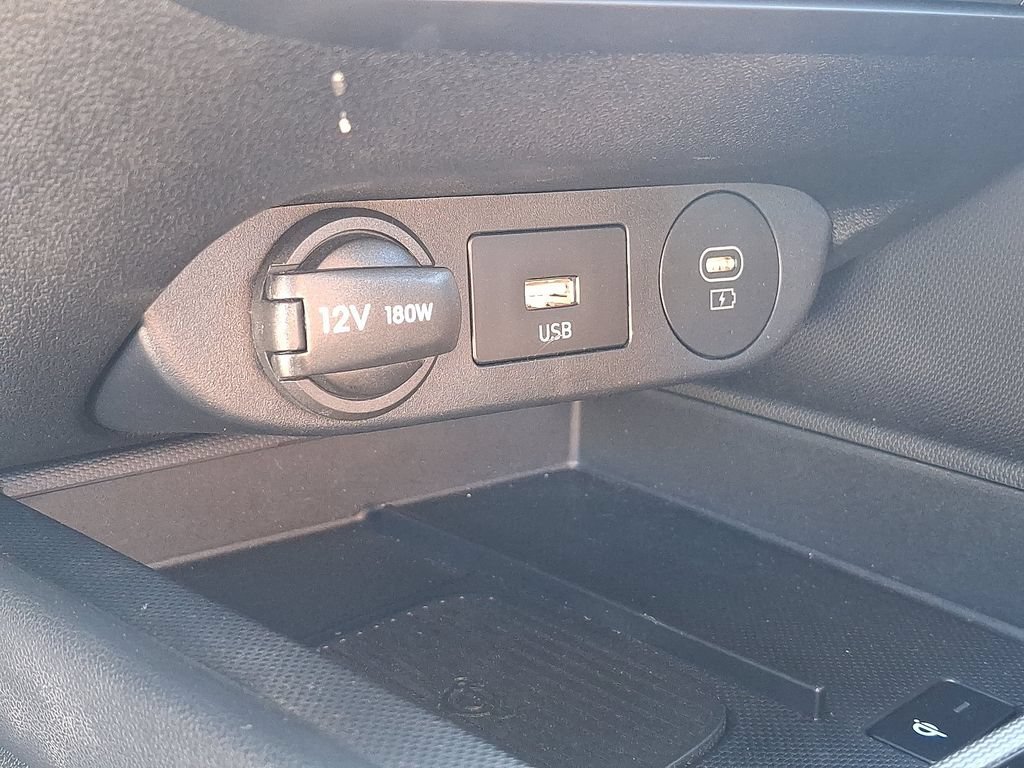 Used 2025 Hyundai Elantra SEL FWD image 25