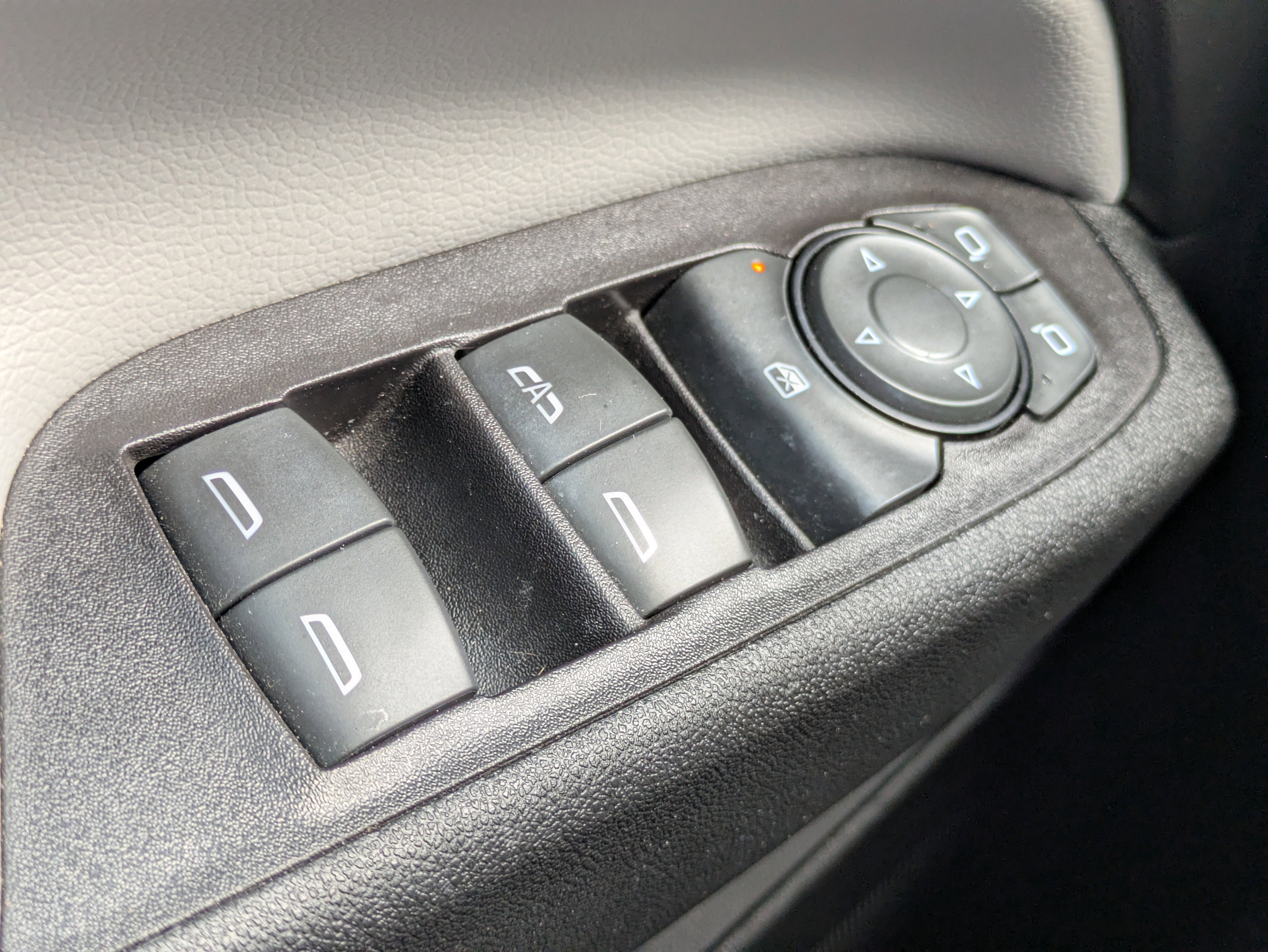 Used 2021 Chevrolet Equinox LS FWD image 14