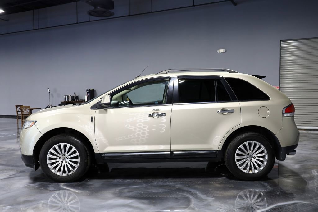 Used 2011 Lincoln MKX 2WD w/ Wood Pkg image 4