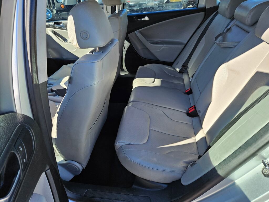 Used 2007 Volkswagen Passat 2.0T image 12