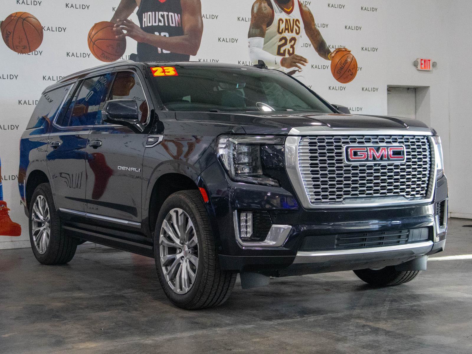 Used 2023 GMC Yukon Denali w/ Denali Reserve Package image 21