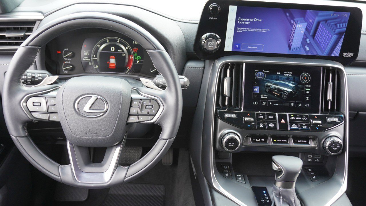 Used 2024 Lexus LX 600 4WD w/ Luxury Package image 30