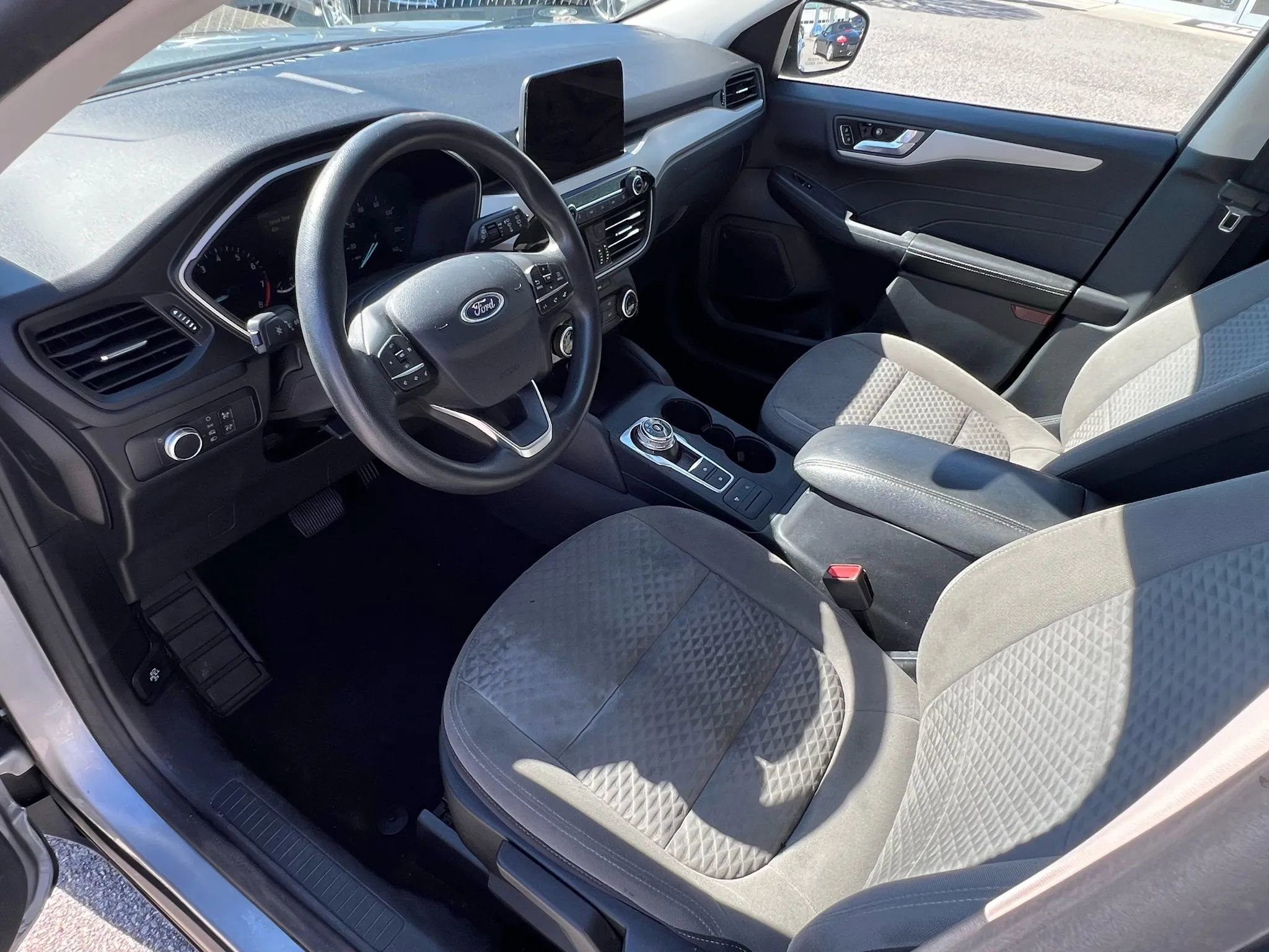 Used 2021 Ford Escape SE w/ SE Sport Appearance Package image 18