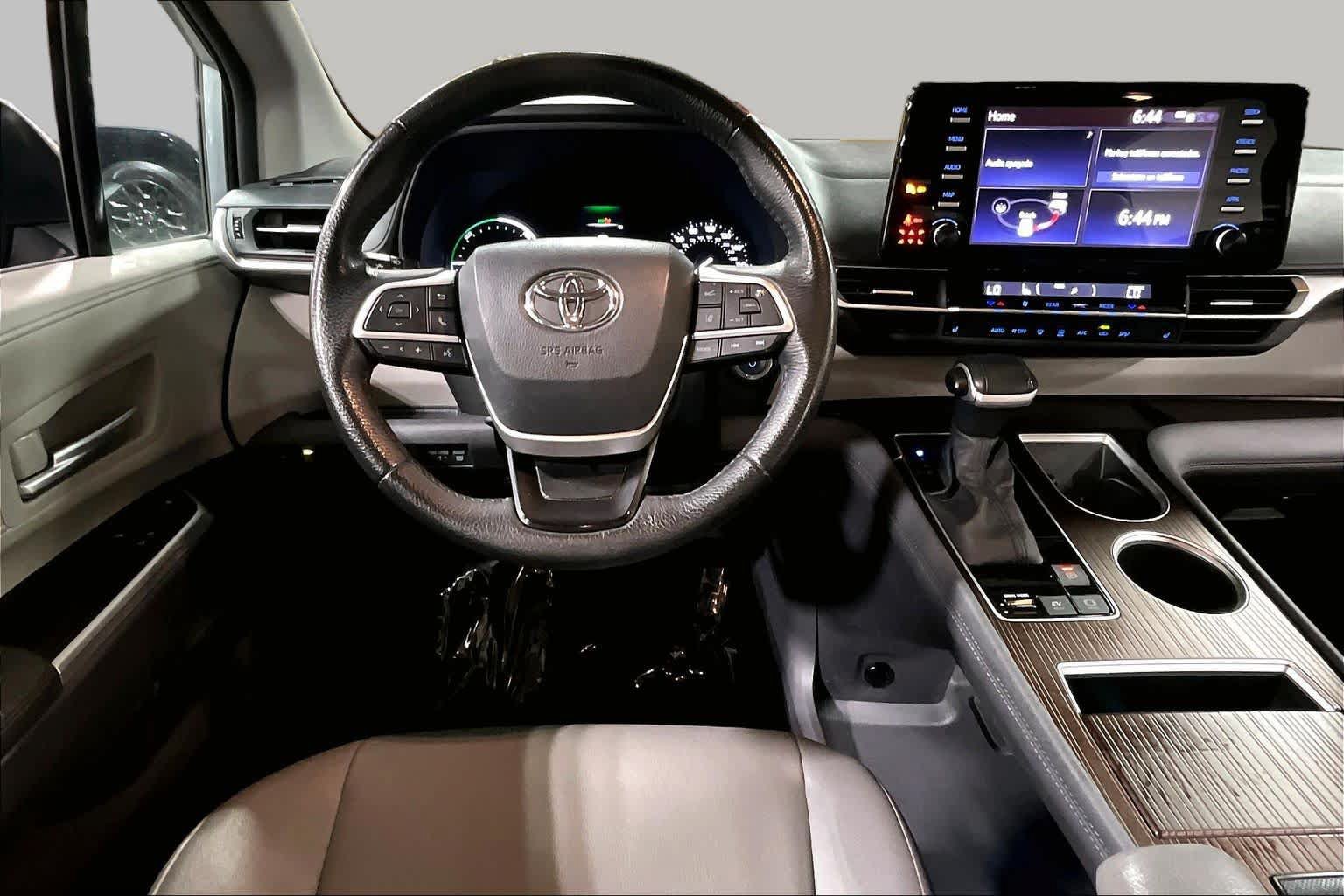 Used 2024 Toyota Sienna XLE FWD image 6