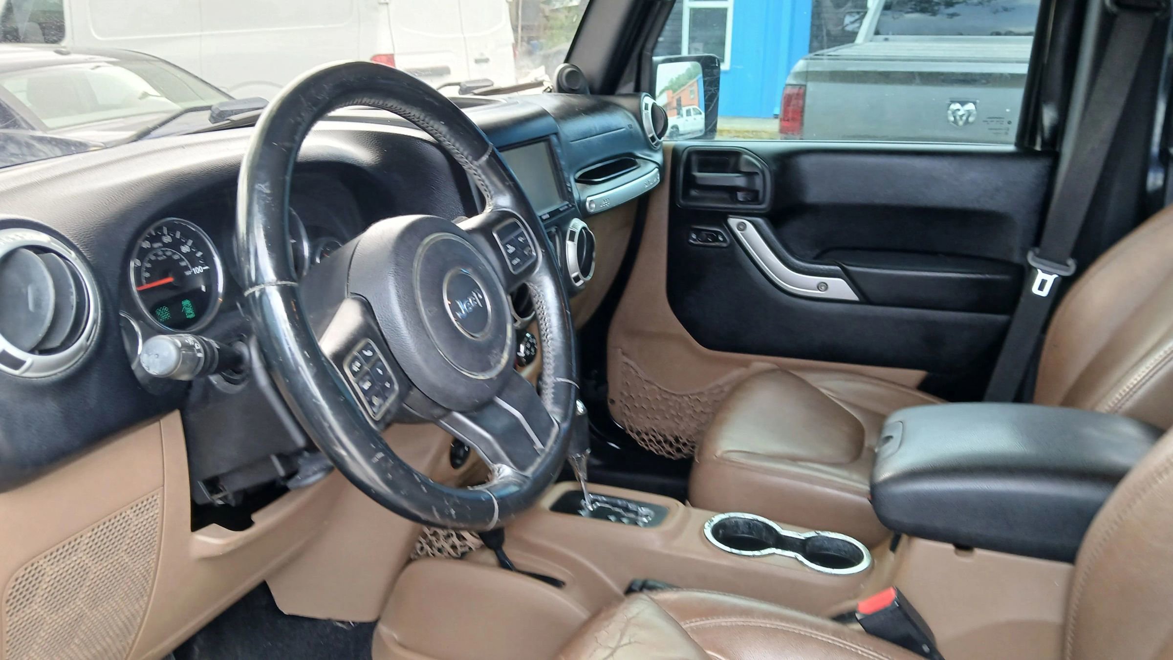 Used 2013 Jeep Wrangler Unlimited Sahara w/ Connectivity Group AWD/4WD image 15