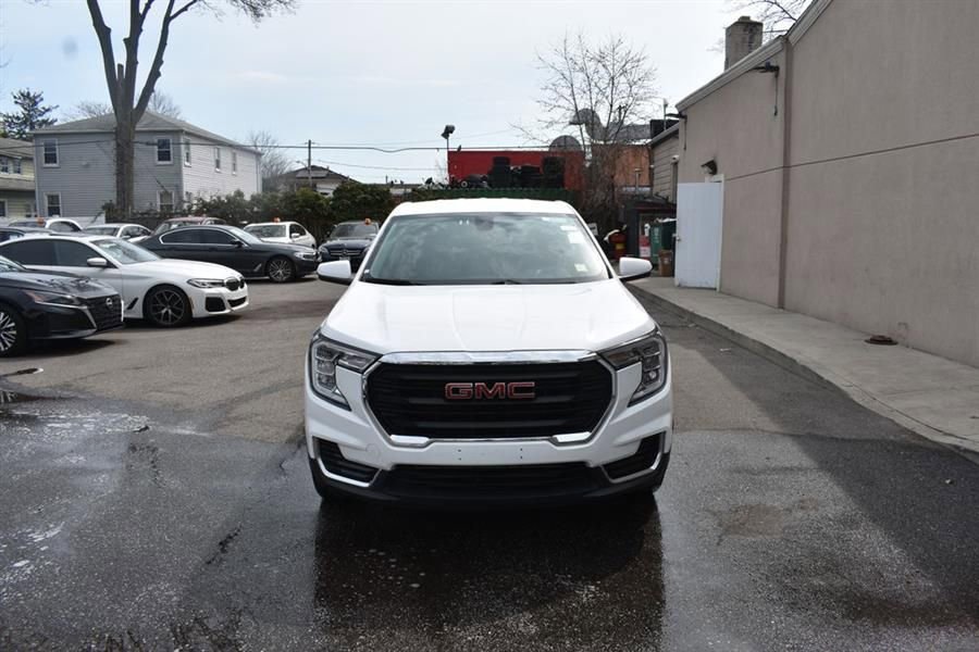 Used 2024 GMC Terrain SLE AWD/4WD image 2