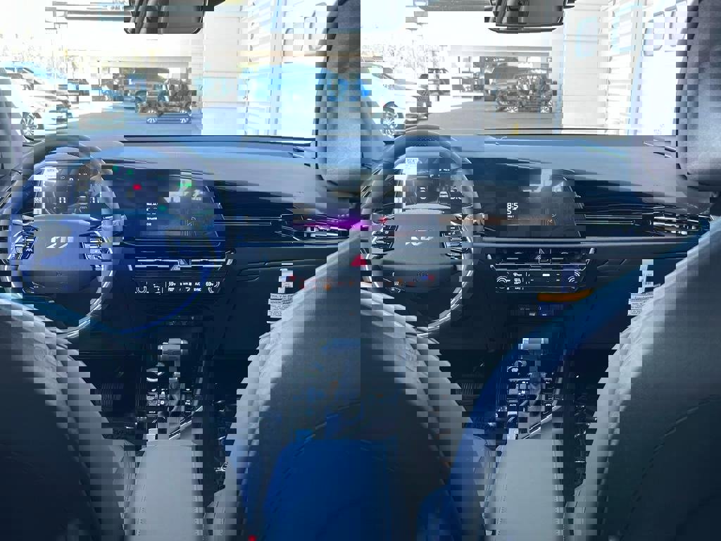 New 2025 Kia Niro EX image 16