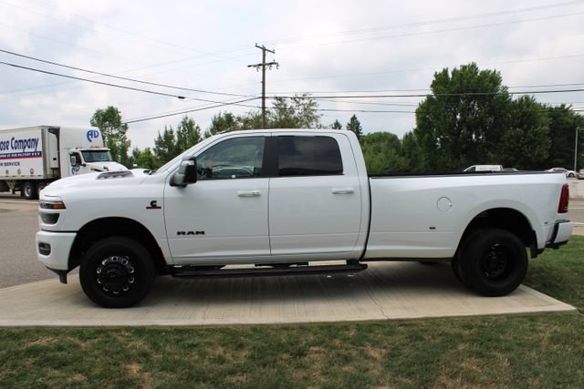 Used 2026 RAM 3500 Laramie w/ Night Edition AWD/4WD image 38