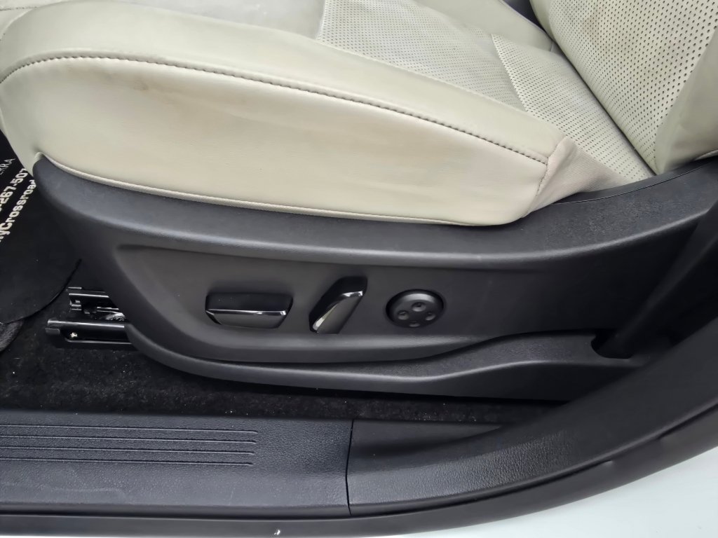Used 2025 Nissan Ariya FWD image 16