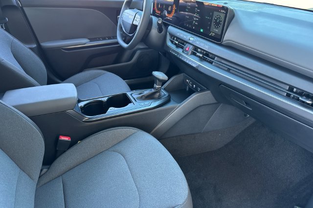 New 2026 Kia K4 FWD image 18