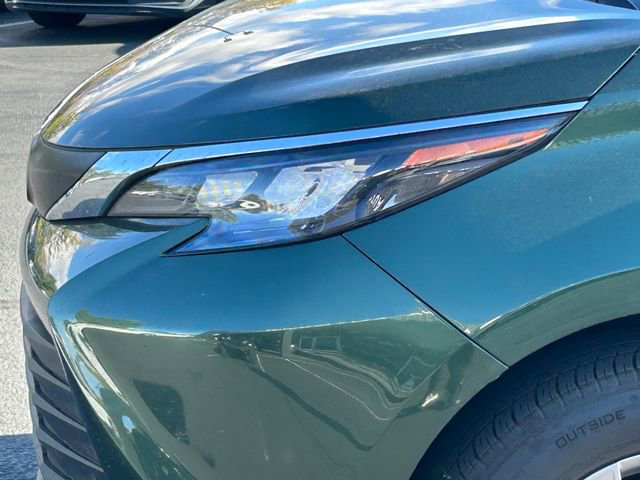 Used 2025 Toyota Sienna XLE image 12