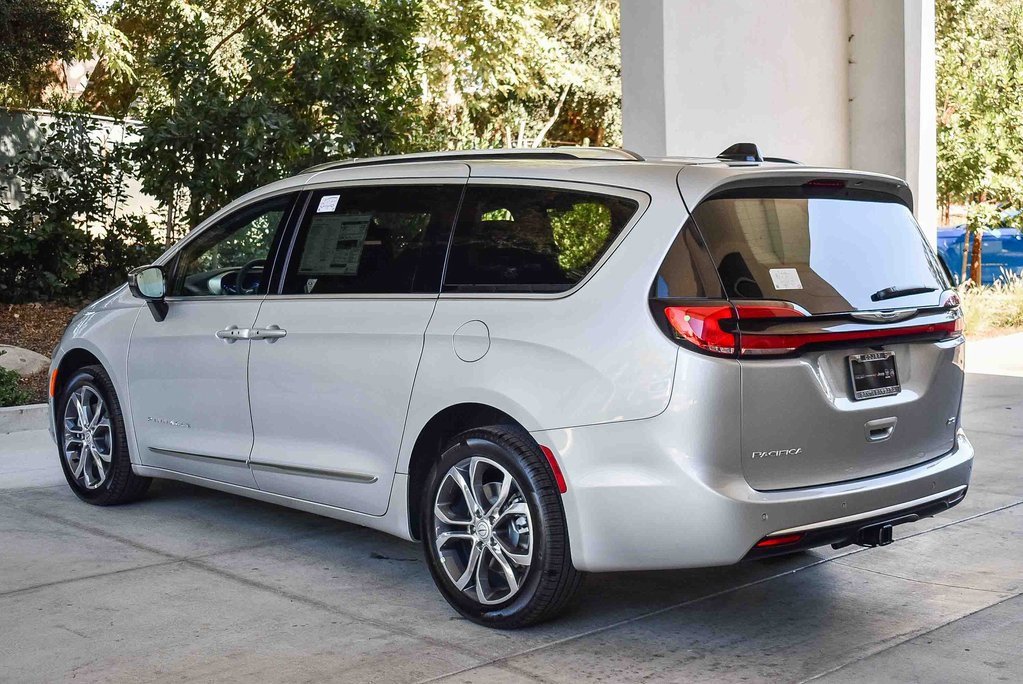 New 2026 Chrysler Pacifica Pinnacle w/ Trailer Tow Group image 4