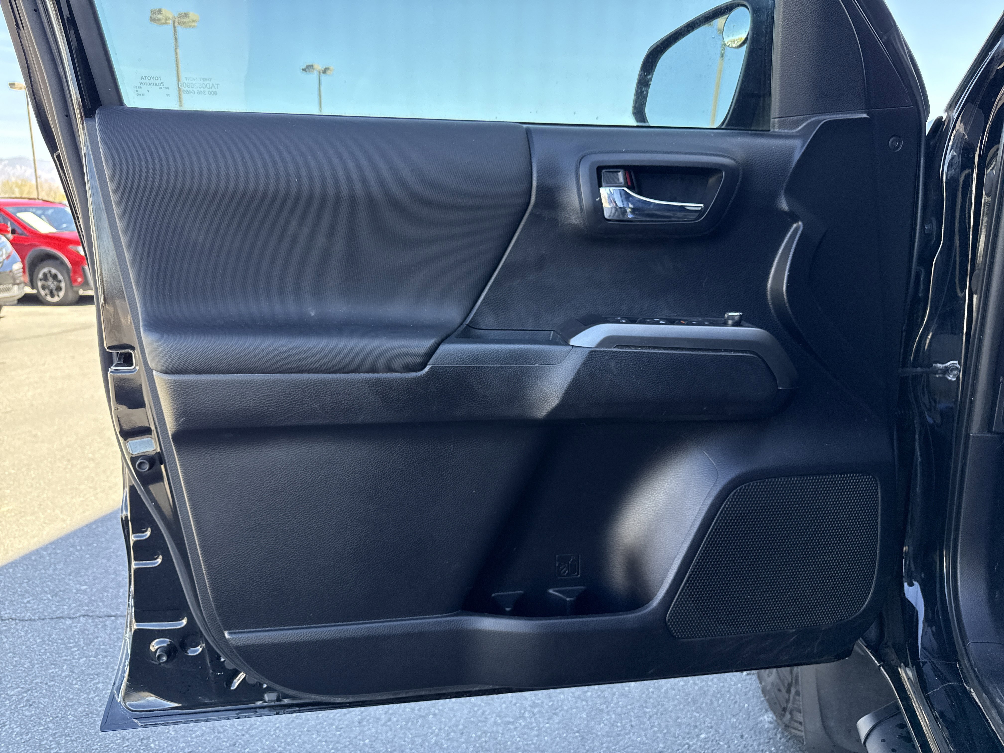 Used 2017 Toyota Tacoma TRD Off-Road w/ Tow Package (A/T) image 15