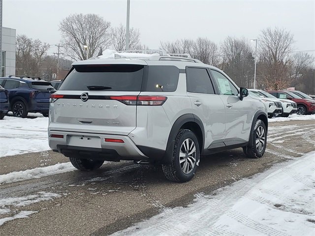 New 2025 Nissan Pathfinder SL image 4