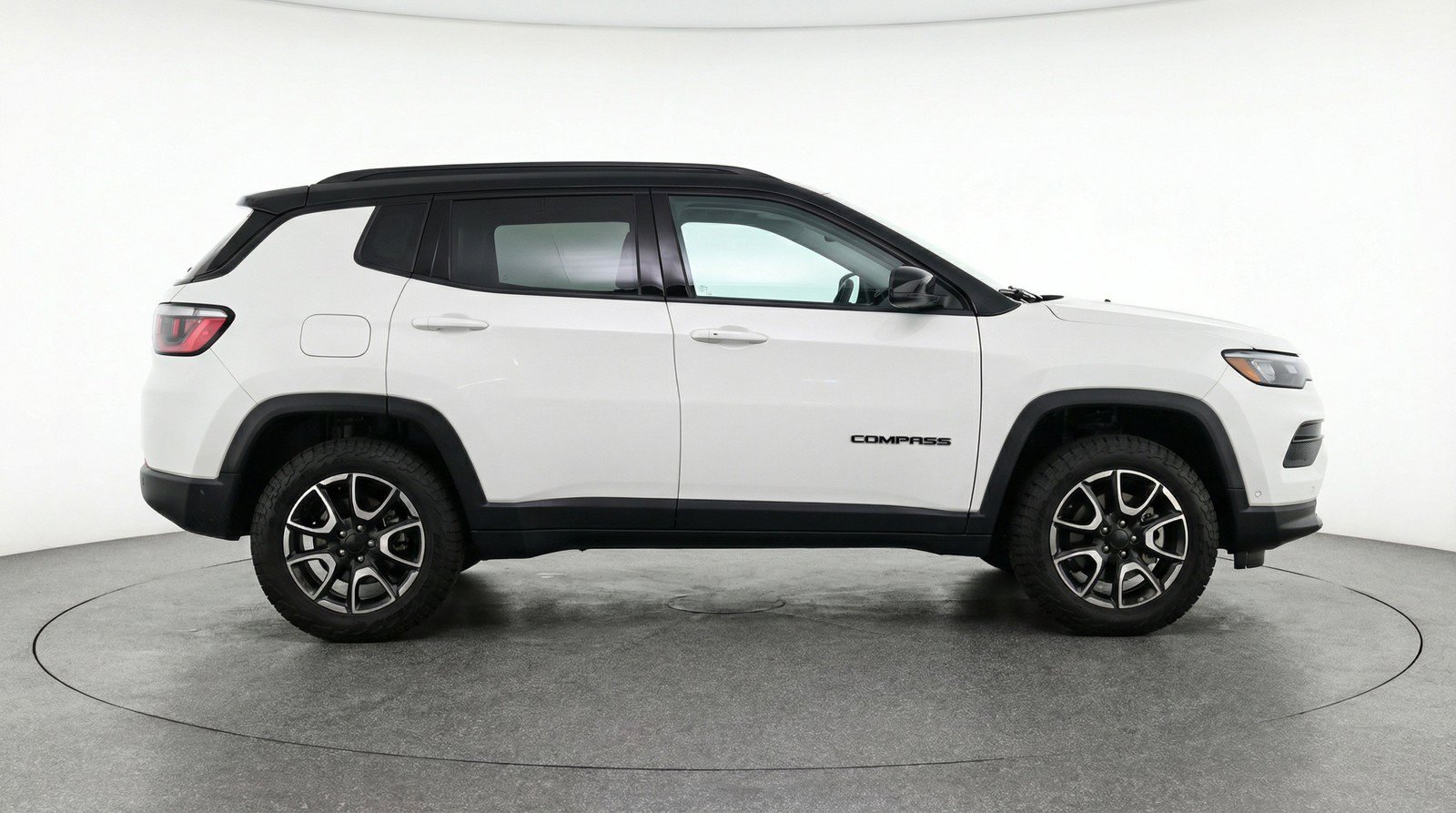 Used 2025 Jeep Compass Trailhawk AWD/4WD image 11