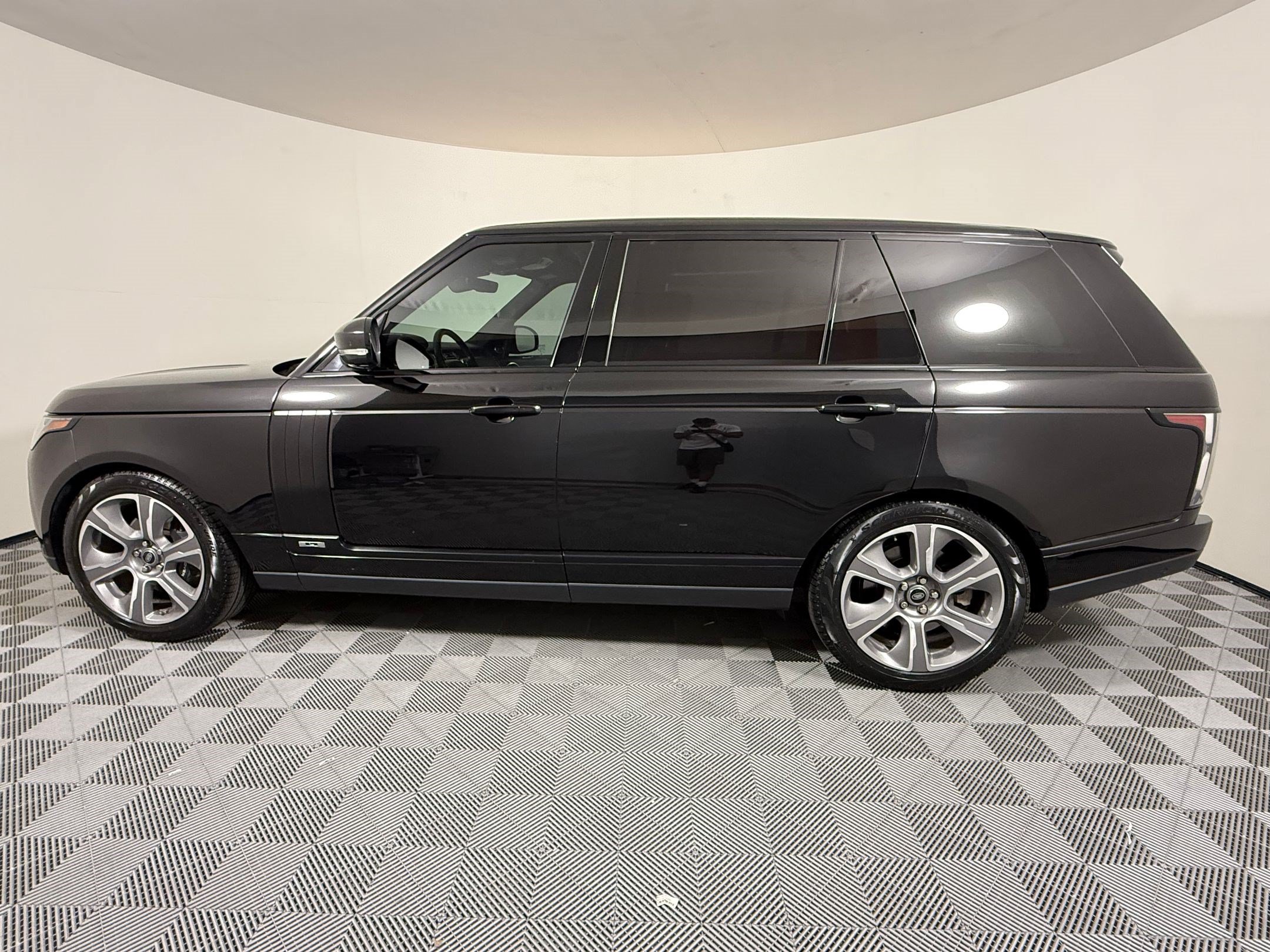Used 2019 Land Rover Range Rover Long Wheelbase Supercharged AWD/4WD image 2