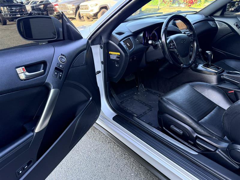 Used 2014 Hyundai Genesis 3.8 RWD image 13